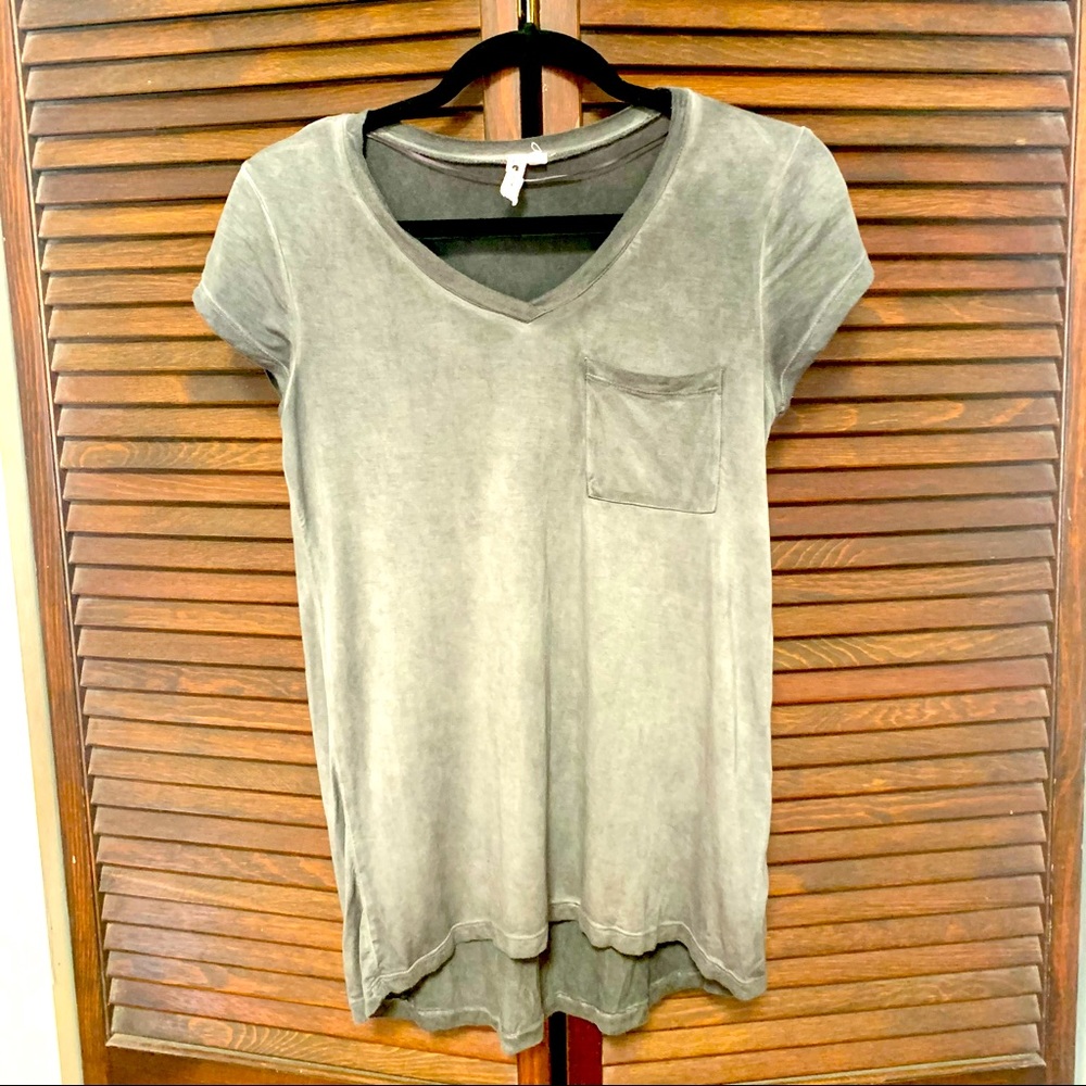 Cable & Gauge Gray Faded Distressed Tshirt Top